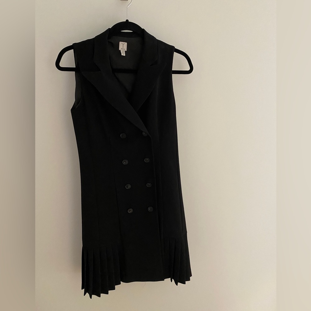 Sleeveless black toxedo dress